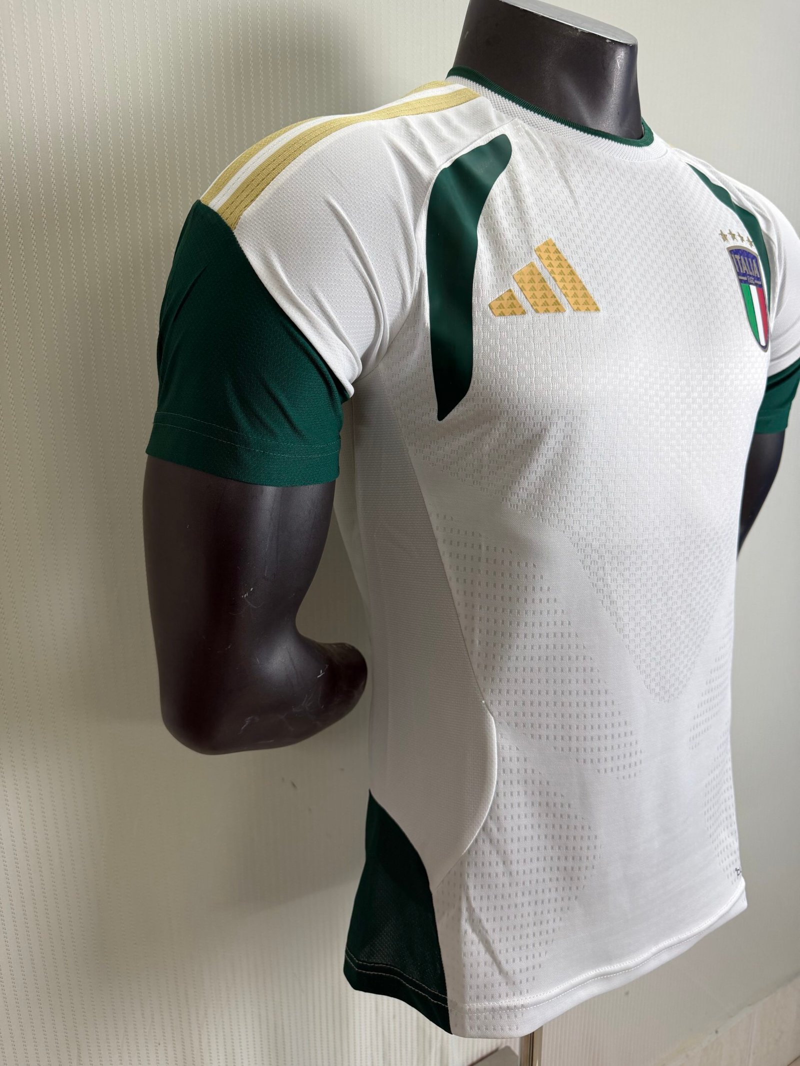 Italy 2026 World Cup Training Kit – Player Version (Half Sleeve) - Image 4