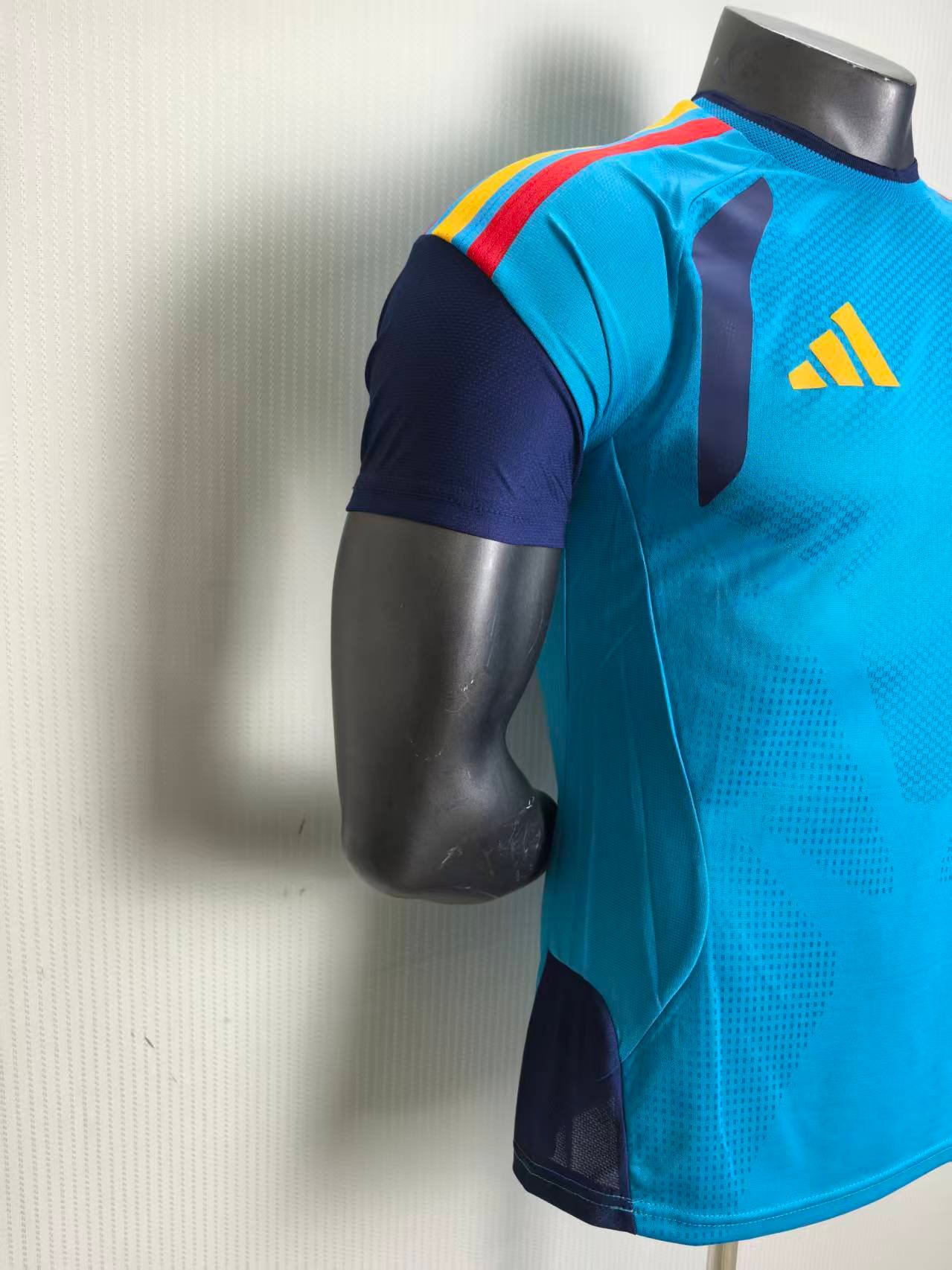 Spain 2026 World Cup Training Kit – Player Version (Half Sleeve) - Image 4